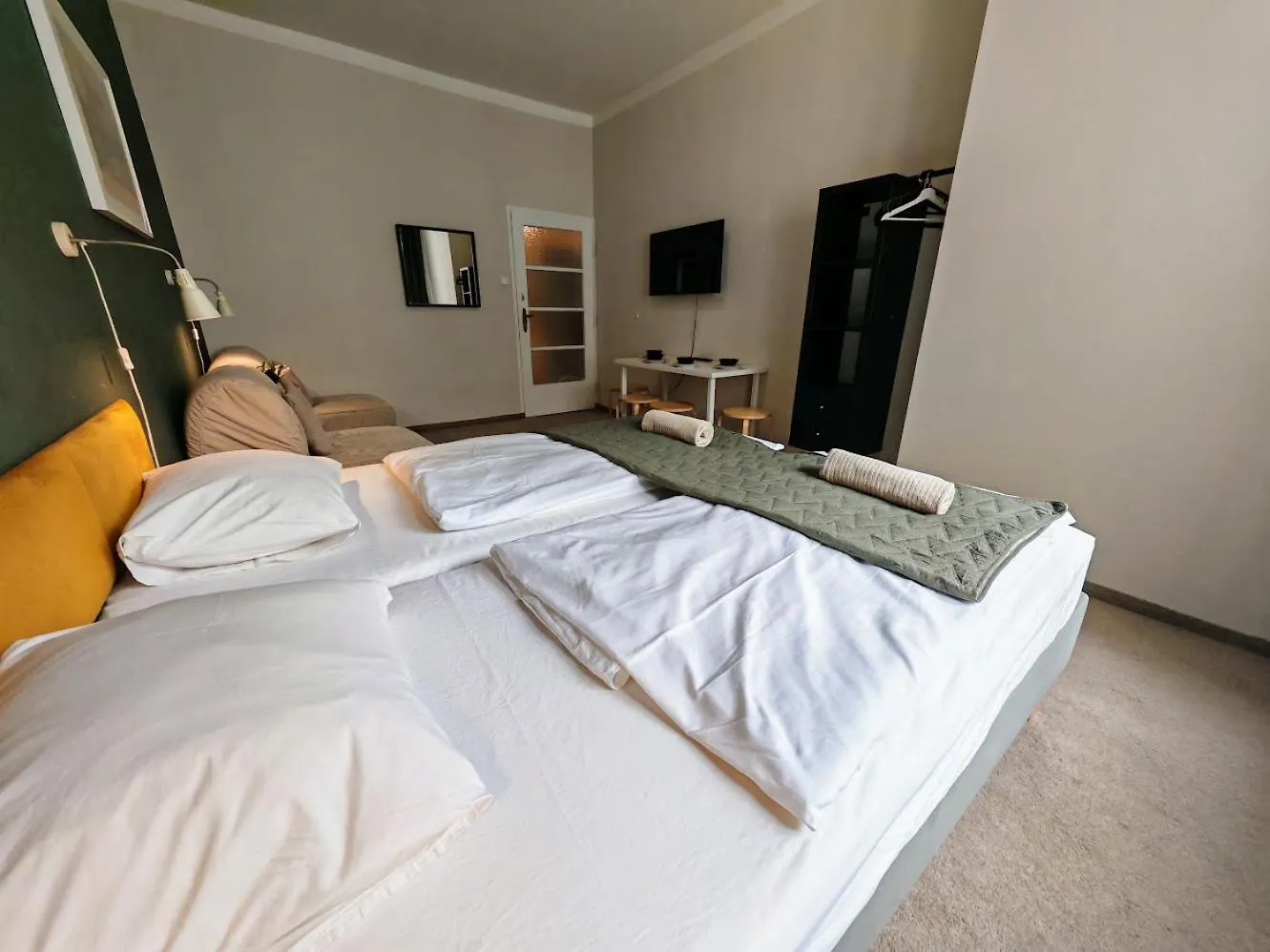 Apartment In Zizkov -301- Prague